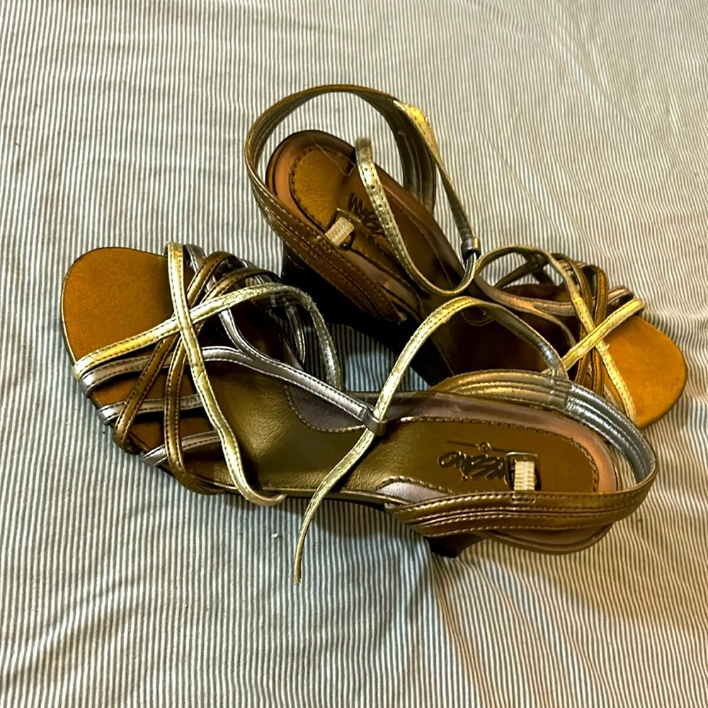 Strappy wedge!